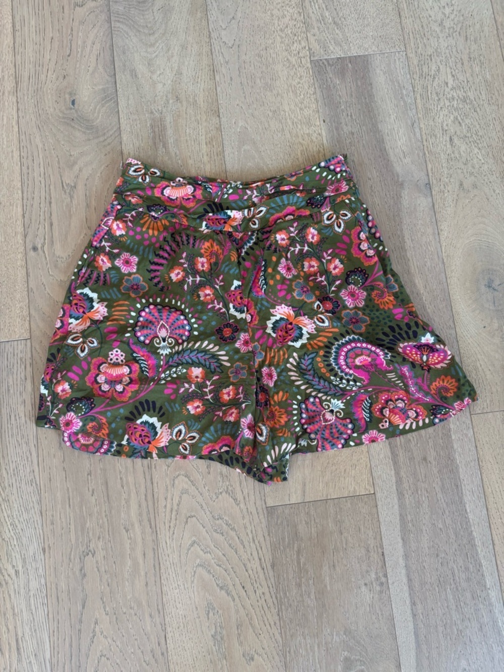 Boden Ruched Waistband Green Floral Print Shorts Size 8